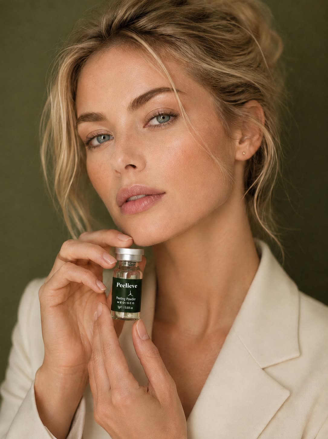 SK Med, peeling professionale senza acidi: il ritratto che rappresenta il marchio